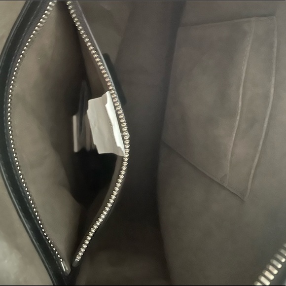 Authentic Leather Gucci Shoulder Signature Bag. - Picture 3 of 4